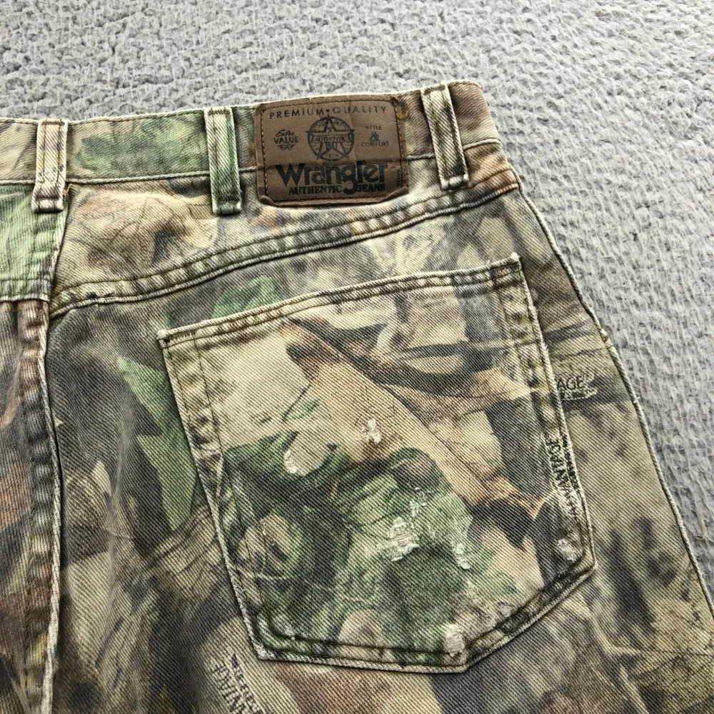 Wrangler Jeans Mens 32x28 Green Camouflage Double Knee Distressed Thrashed